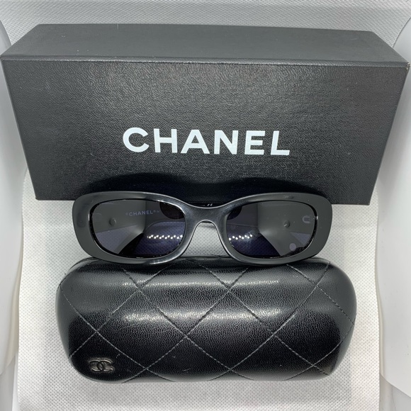 AUTHENTIC VINTAGE CHANEL SUNGLASSES - Picture 5 of 8